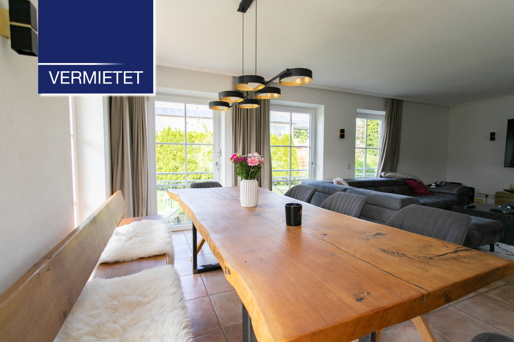 +VERMIETET+ Moderne, lichtdurchflutete Doppelhaushälfte mit Einbauküche und Kamin in ruhiger Lage