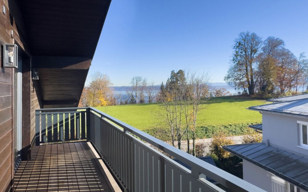 Wohnen mit See- und Bergblick – großzügige Dachgeschosswohnung in Tutzing