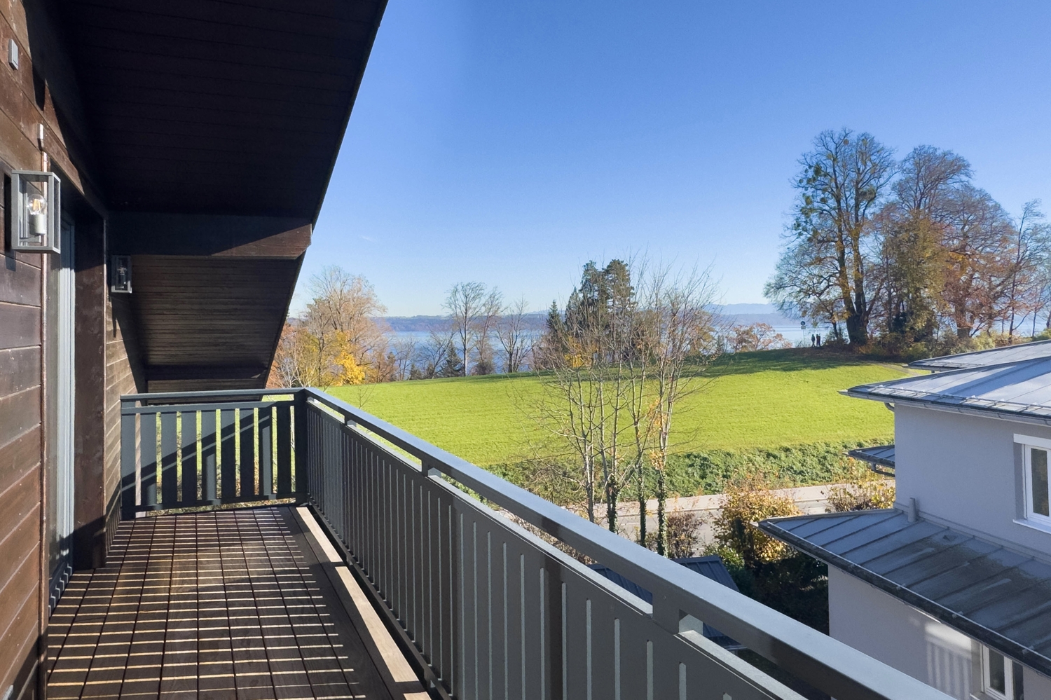Wohnen mit See- und Bergblick – großzügige Dachgeschosswohnung in Tutzing Wohnen mit See- und Bergblick – großzügige Dachgeschosswohnung in Tutzing