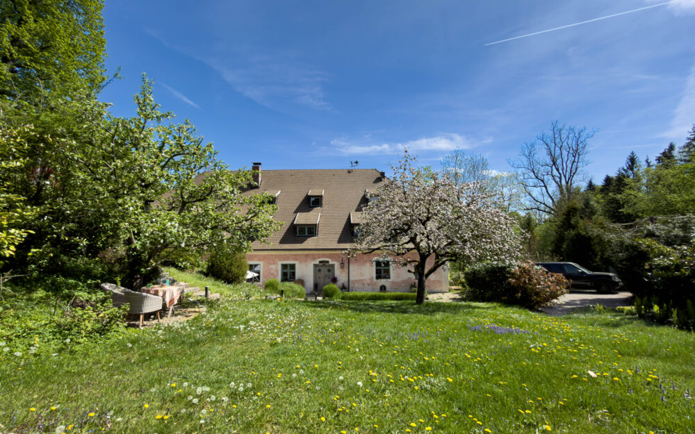 Besonderes Anwesen mit Geschichte, Ausbaureserven und 18.000m² Grund